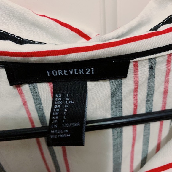 ❤️🖤 red/black stripped button down crop top 🖤❤️ - Picture 5 of 5